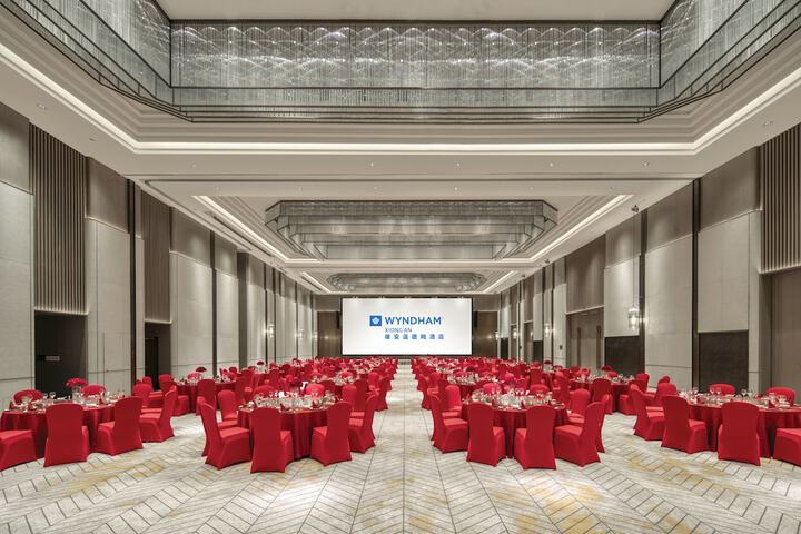 Ballroom/Hall 79 of 92