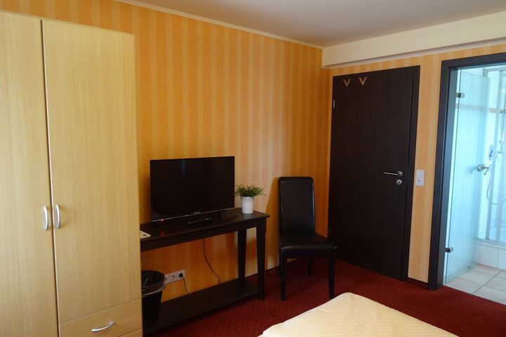 Room 10 of 35