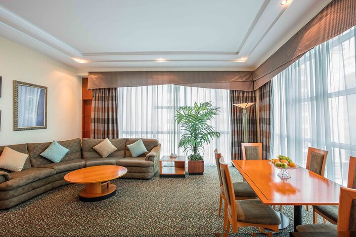 Room 32 of 45