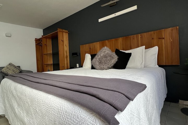 Room 48 of 76