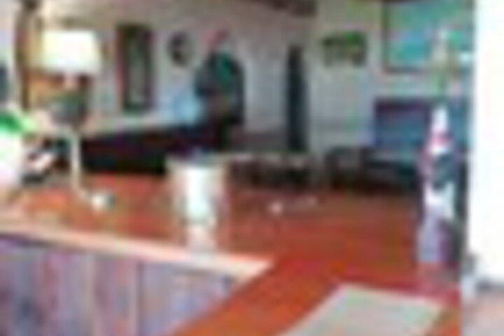 Lounge 65 of 75