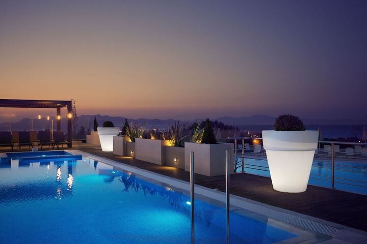 Hotel with Pool