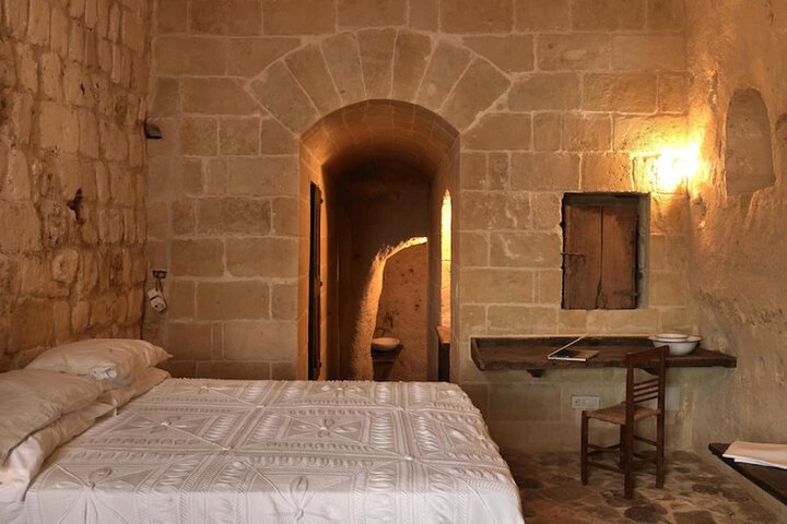 Room 5 of 159