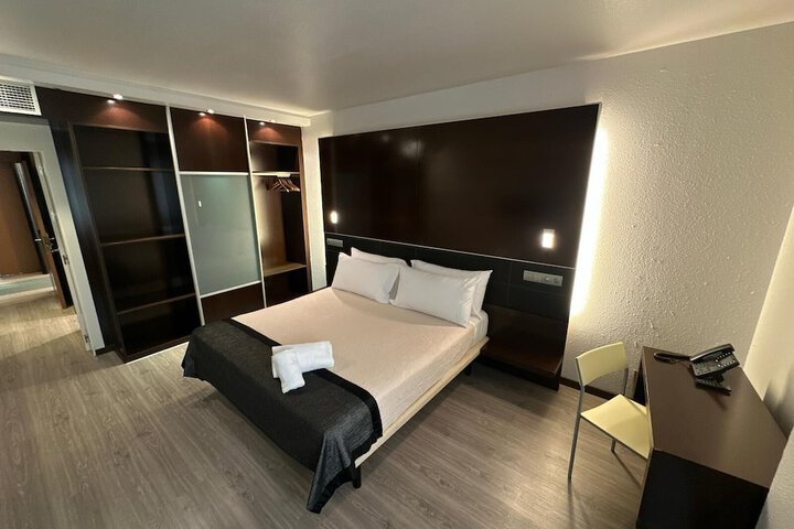 Room 11 of 53