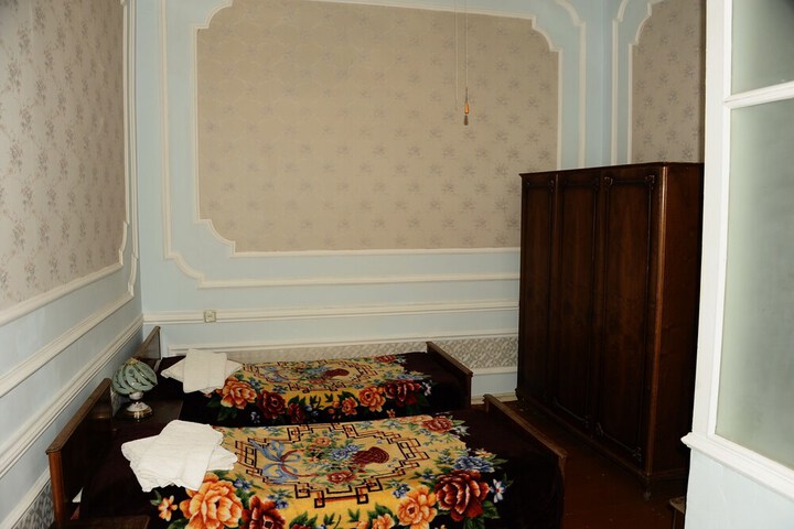 Room 4 of 14