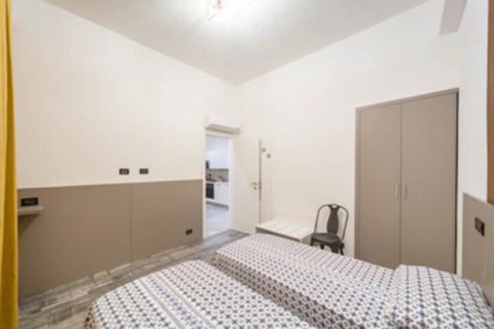 Room 27 of 38