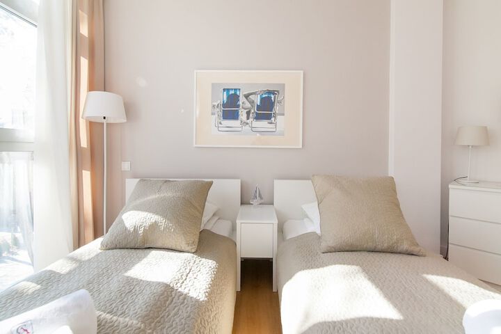 Room 28 of 272