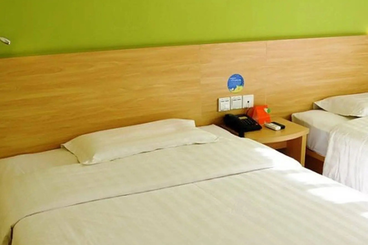 Room 2 of 4