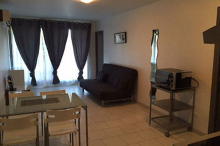 Room 9 of 13