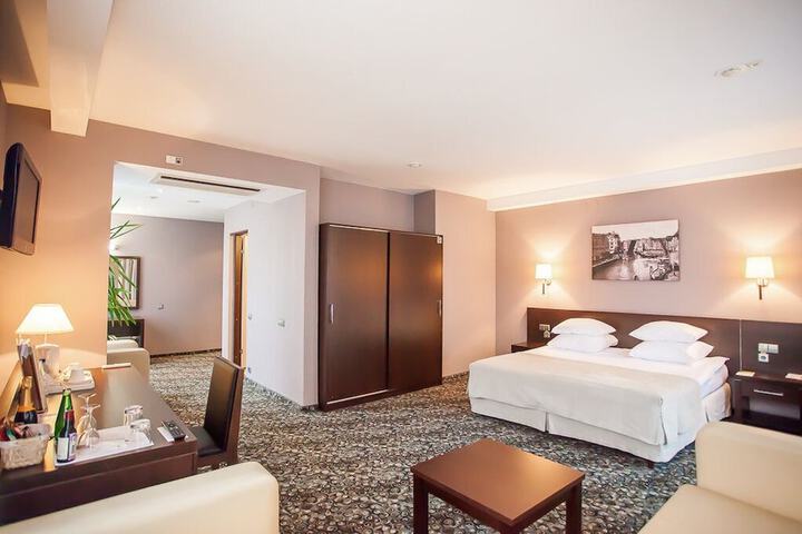 Room 14 of 91