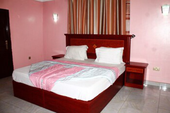 Room 17 of 27