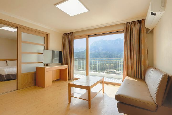 Room 34 of 110