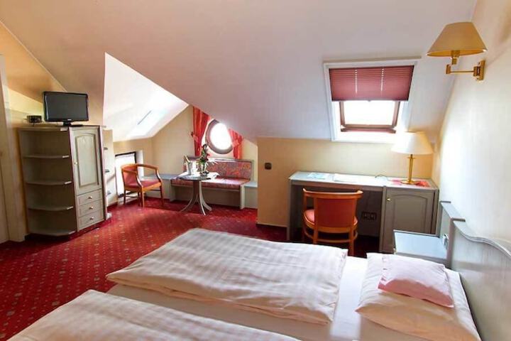 Room 2 of 47
