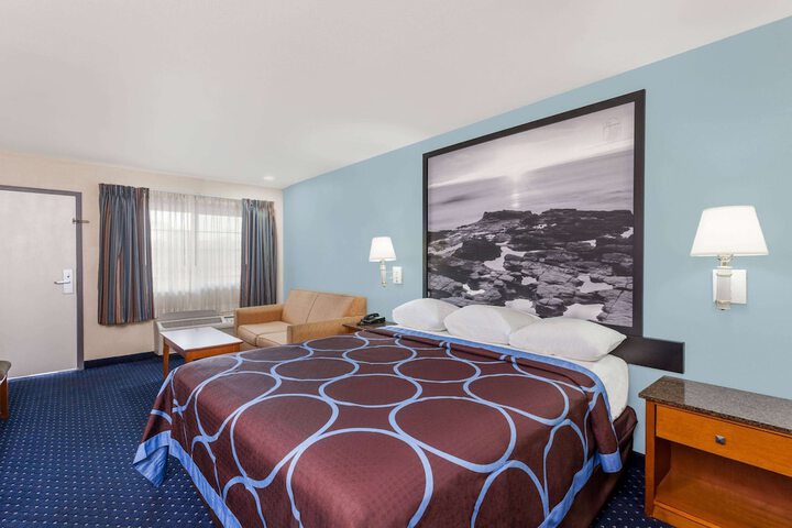 Room 9 of 16
