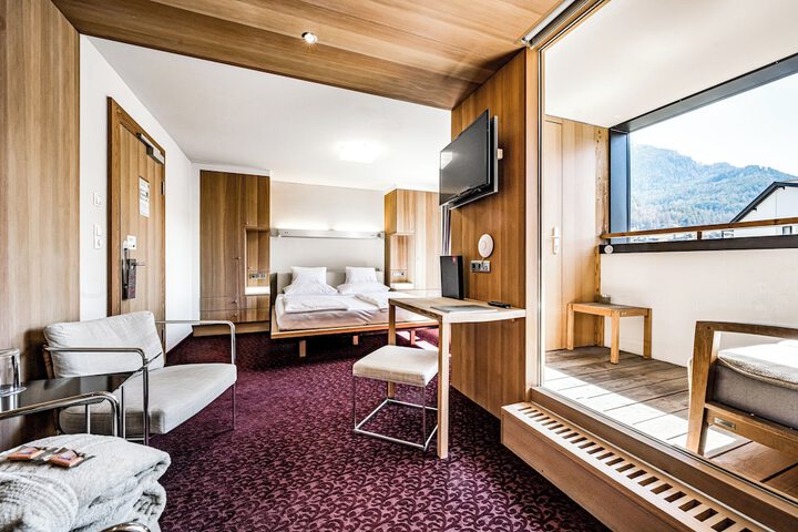 Room 9 of 65