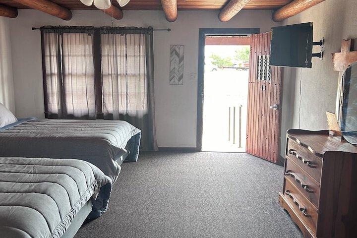 Room 4 of 10