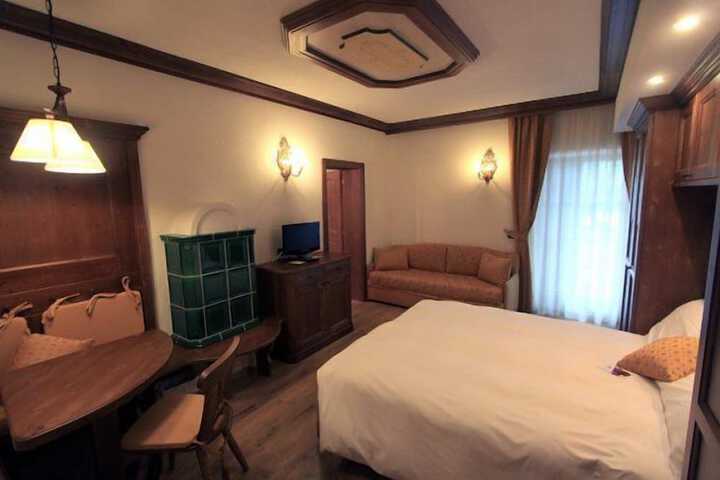 Room 6 of 70