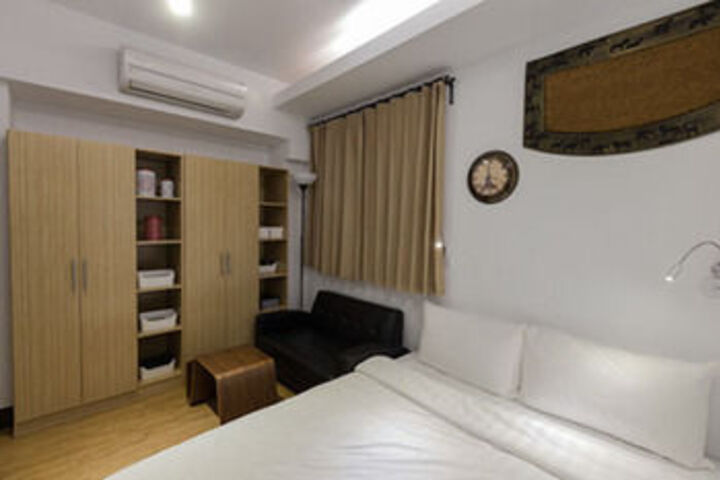 Room 13 of 30