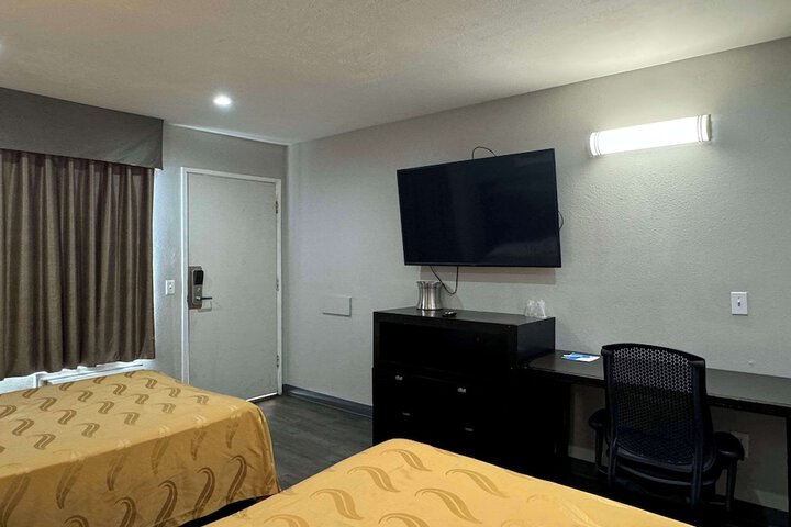 2 Double Beds (6 of 6)