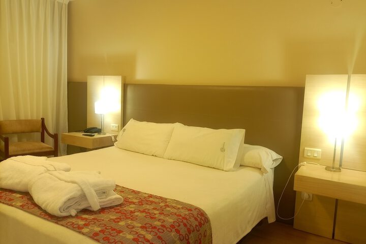Room 10 of 32