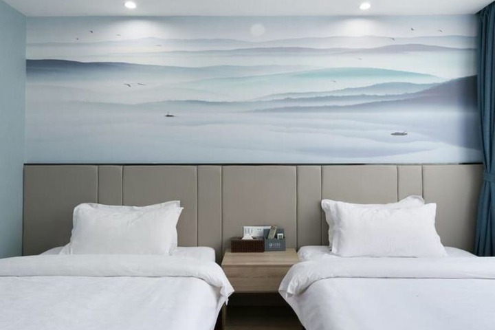 Room 10 of 18