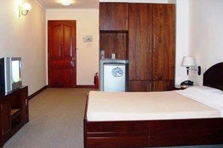 Room 7 of 28