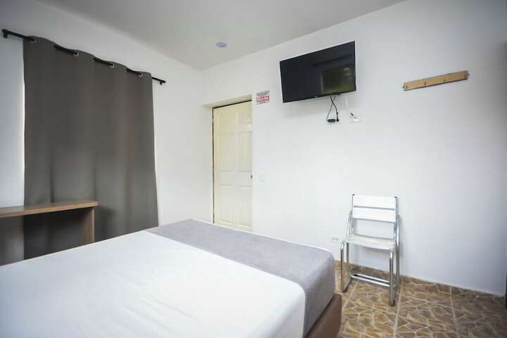 Room 7 of 25