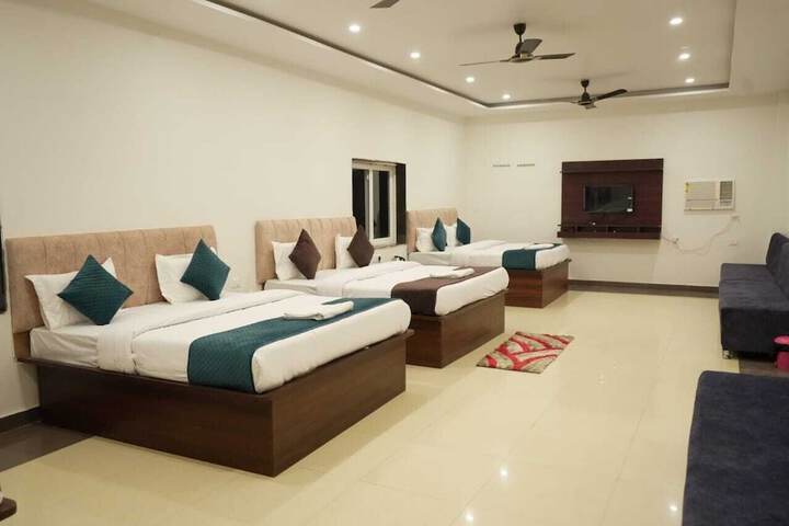 Room 4 of 20