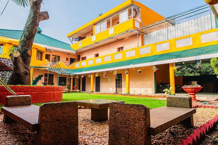 La Courtyard