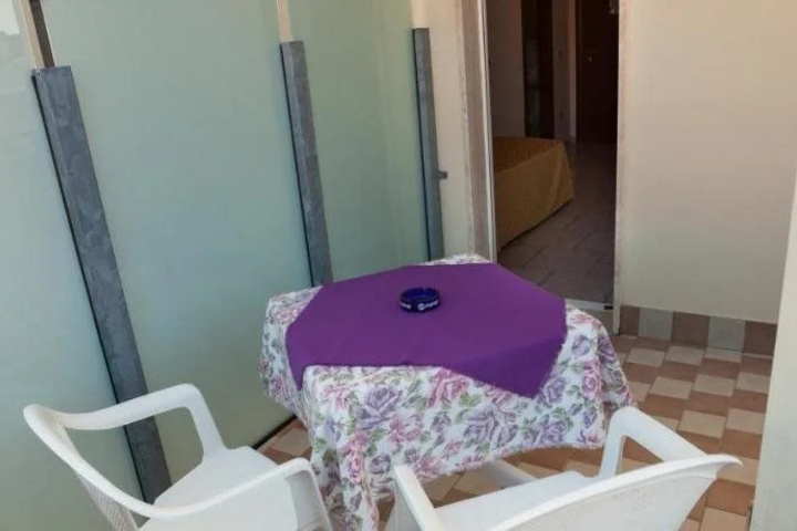 Room 5 of 20