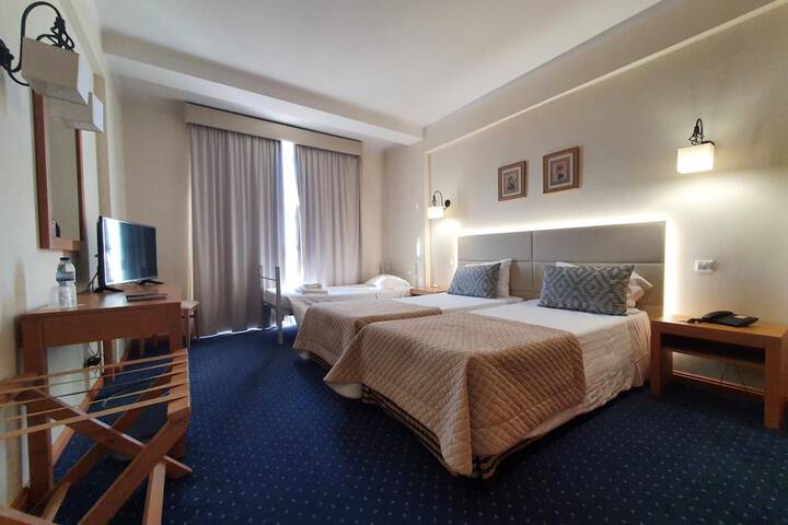 Room 9 of 36