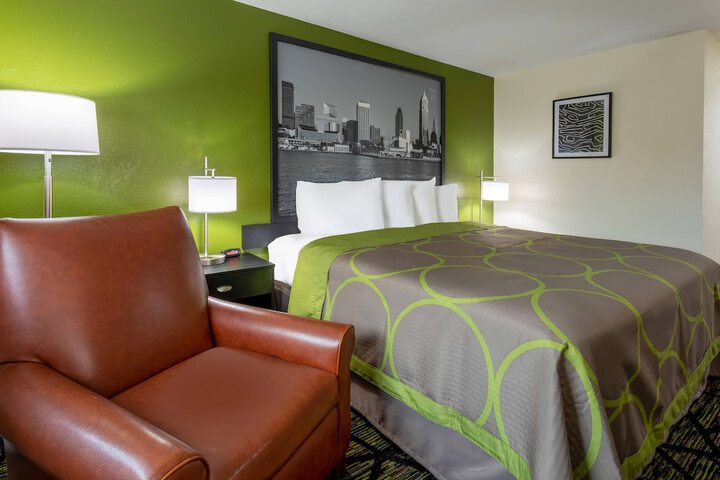 1 King Bed (6 of 6)