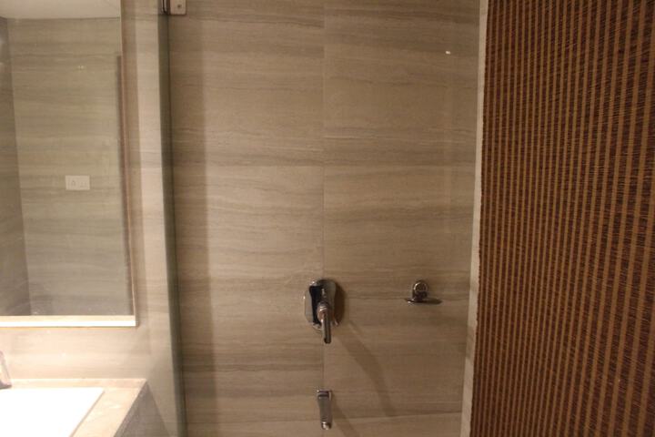 Room 14 of 33