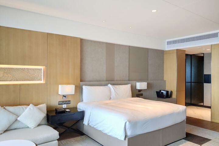 Room 32 of 126