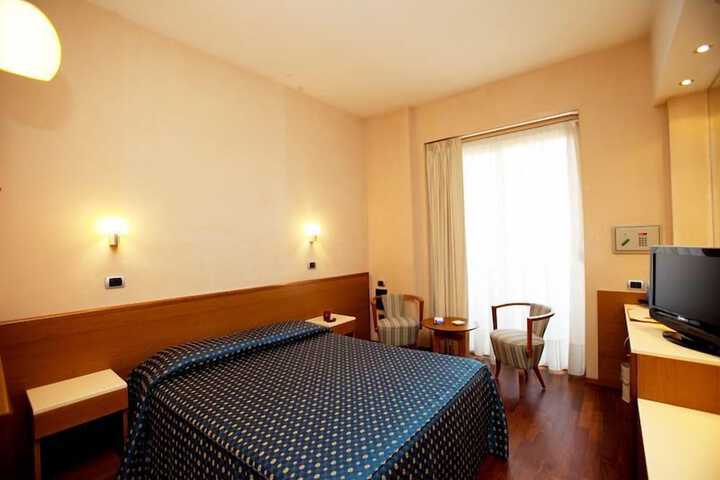 Room 2 of 35