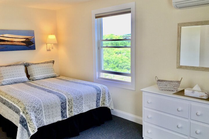 Room 18 of 190