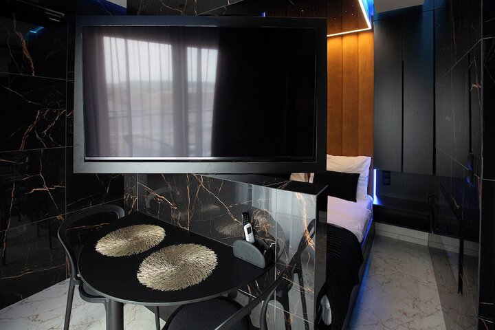 Room 42 of 145