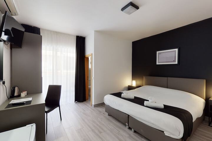 Room 12 of 65