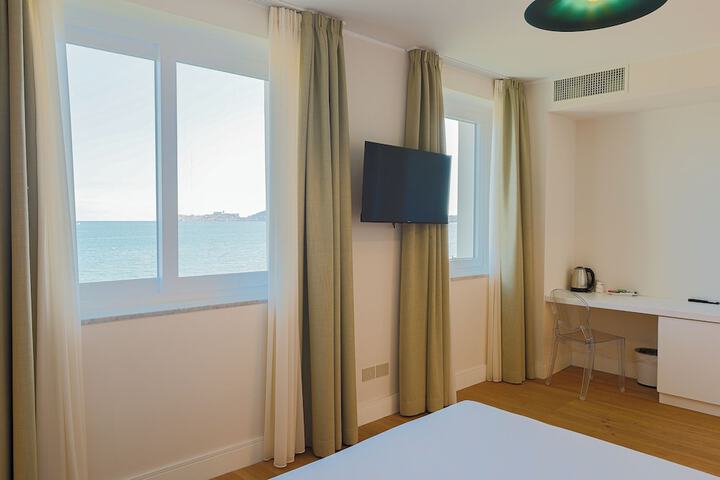 Room 44 of 129