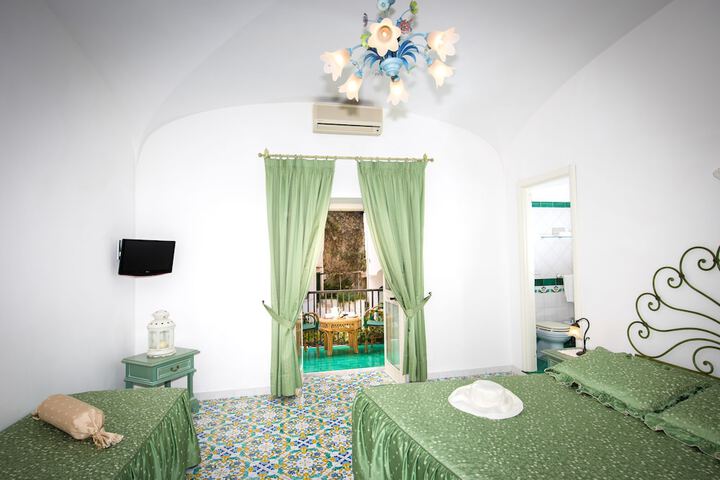 Room 6 of 48