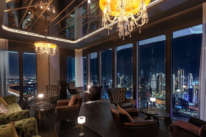 Lounge 112 of 126