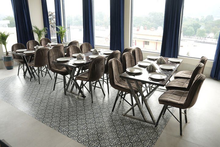 Dining 6 of 7