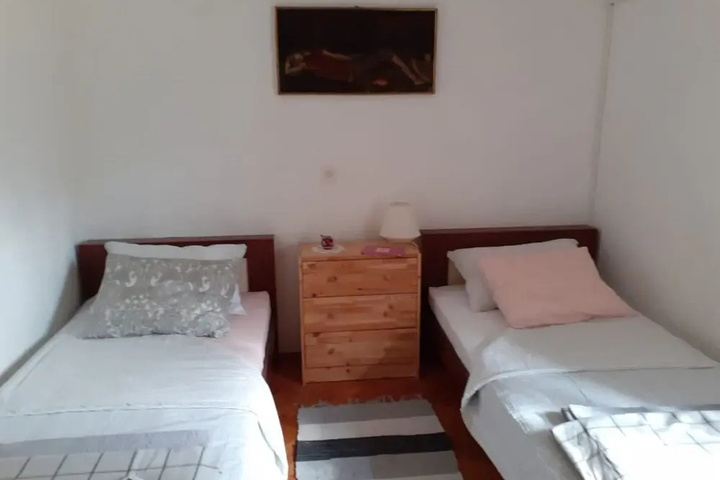 Room 2 of 16
