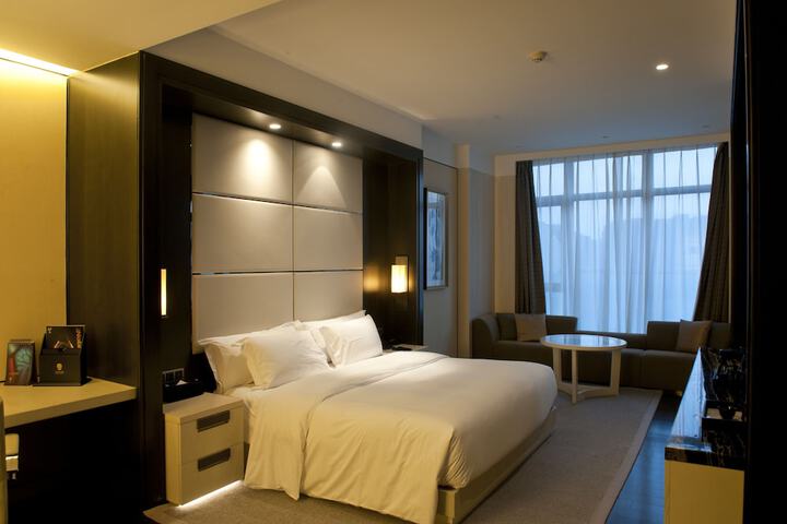 Room 3 of 65