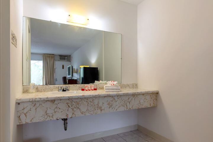 2 Double Beds (6 of 28)