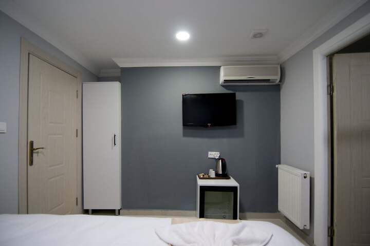 Room 14 of 83