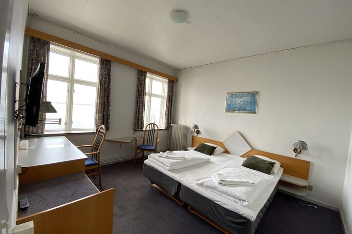 Room 7 of 25