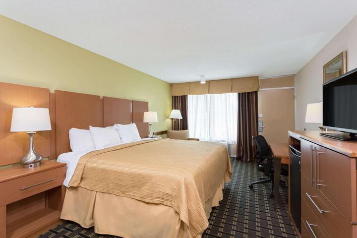 1 King Bed Accessible (3 of 9)