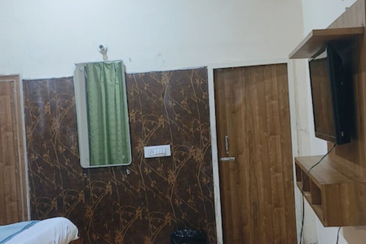 Room 10 of 34