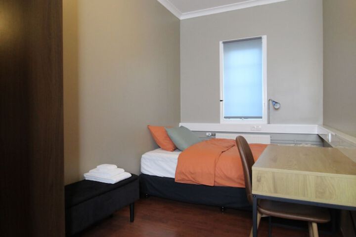 Room 11 of 37